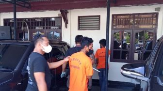 Polisi Tangkap Tiga DPO Pembakaran Karaoke Doubel0 di Sorong