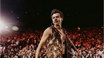 Batalkan Konser di Dekat Lokasi Penembakan, Harry Styles Berduka: Maaf Kami Tidak Bisa Bersama