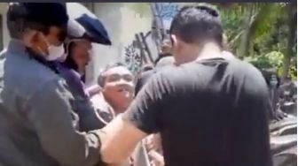 Viral, Video Kakek Tua di Desa Wadas Dikeroyok Polisi Berpakaian Preman, Gus Nadir: Tolong Pak Kapolri!