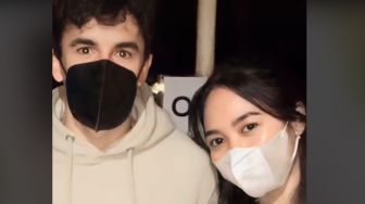 Perempuan Ini Pamer Foto Bareng Marc Marquez di Lombok, Kolom Komentar Auto Digeruduk Warganet