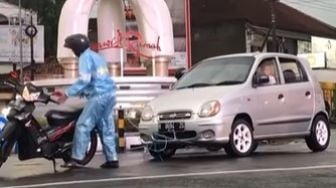 Viral Momen Motor Bebek Tarik Mobil Mogok di Ngawi, Warganet: Bukan Main