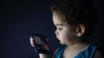 Psikolog: Anak Berusia 18 Bulan Boleh Dikenalkan Gadget