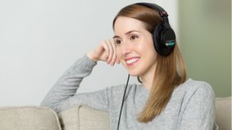 5 Rekomendasi Podcast Spotify untuk Belajar Listening English