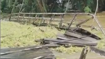 Banjir Menggenangi Beberapa Daerah di Sanggau, Jembatan Penghubung Putus Terseret Arus, Videonya Viral di Media Sosial