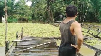 Ratusan Rumah Terendam dan Satu Jembatan Putus Diterjang Arus Banjir di Sanggau, Polisi Masih Mencari Informasi