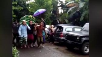 Viral Warga Gotong Keranda Sambil Berlari, Warganet Ungkap Amalan Almarhum