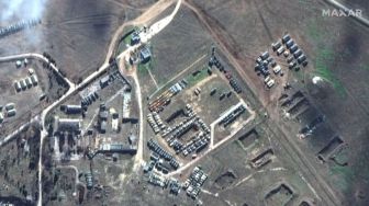 Gambar Satelit Perlihatkan Rusia Kerahkan Pasukan Militer ke Dekat Ukraina