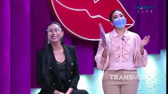 Cerai dari Vicky Prasetyo, Kalina Oktarani Kembali Pakai Baju Hitam: Gak Punya Lagi