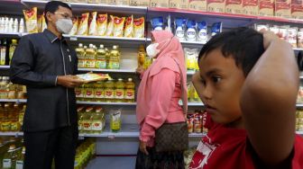 Jadi Buruan Warga, Stok Minyak Goreng di Minimarket di Sukabumi Selalu Ludes Hanya Dalam Hitungan Menit