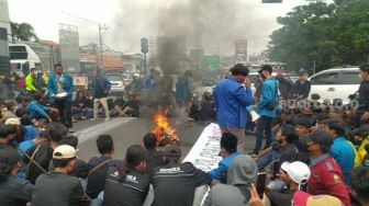 Buat Macet Jalan Pantura Demi Desa Wadas, Aksi Mahasiswa UIN Walisongo Bikin Warganet Murka: Kasih Sanksi Tuh Kampusnya
