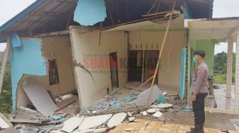 Akibat Longsor, Rumah Mariono di Sanggau Ambruk, Kerugian Ditaksir Hingga Ratusan Juta Rupiah