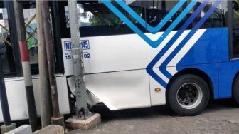 Viral TransJakarta Kecelakaan di Puri Beta Ciledug, Polisi: Lambung Bus Senggol Beton Tiang Listrik