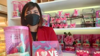 Jelang Perayaan Hari Kasih Sayang, Penjualan Cokelat Laris Manis di Kota Surabaya