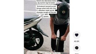 Salut! Tukang Tambal Ban Ini Masih Pakai Pompa Sepeda, Warganet: Dia Pekerja Keras Bung