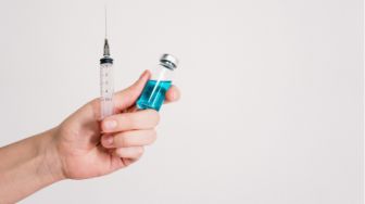 Dokter Penyakit Dalam Rilis Jadwal Vaksinasi Dewasa 2024, Ada Satu Vaksin Tambahan untuk Cegah Radang Otak!