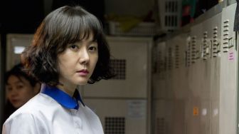 Ulasan Film Korea Cart: Kisah Nyata Perjuangan Para Pekerja Kontrak Menuntut Haknya