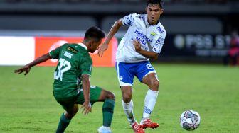 Hadapi Persipura, Tiga Poin Harga Mati untuk Persib Bandung