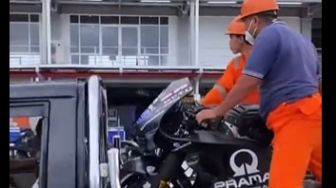 Potret Mobil Towing untuk Angkut Motor Pembalap yang Crash di Sirkuit Mandalika, Suzuki Carry Pikap Nih Bos!