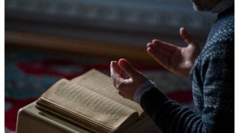 Doa Qunut Nazilah Tulisan Latin dan Artinya, Bacalah Agar Mendapatkan Ketenangan Hati