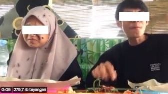 Cowok Makan Cumi Hitam Berakhir Ngeri Lihat Wajah Pacar, Warganet: Kemuncratan Ayang