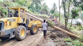 Dua Rumah Rusak Terkena Longsor di Sinjai, Andi Sudirman: Bantuan Telah Disalurkan