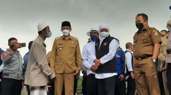 Bupati Jember Keluarkan Edaran Dilarang Lakukan Aktifitas Saat Gelombang Tinggi di Dekat Pantai Payangan