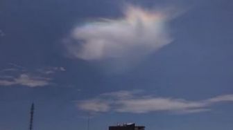 Viral Awan Berwarna Warni Muncul di Langit Kota Makassar, Ini Penjelasan BMKG