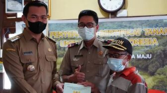 594 Warga di Putussibau Terima Sertifikat Tanah, Bupati Sis : Tidak Ada Lagi yang Bisa Mengkalim