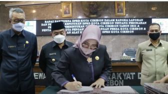 DPRD Terima Nota Pengantar Empat Raperda Usulan Wali Kota Cirebon