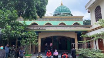 LIVE STREAMING: Suasana Salat Jenazah Dorce Gamalama