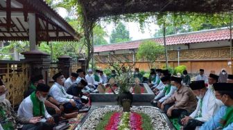 Rangkaian Harlah ke-99 NU, Pengurus PBNU Kunjungi Makam Pendiri