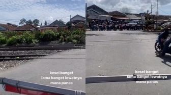 Pengendara Panas-panas Tunggu di Palang Kereta Api, Kendaraan yang Lewat Ujungnya Malah Bikin Kesal