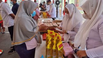 Gelar Operasi Pasar, PTPN Group Salurkan 2,75 Juta Liter Minyak Goreng ke Masyarakat