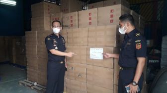 Bea Cukai Makassar Sita Satu Juta Batang Rokok Ilegal Asal China