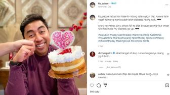 Kia AFI Bagikan Foto Ultah dengan Kekasih, Netizen Salfok dengan Tangan: Jeruk Makan Jeruk?