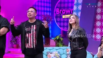 Vicky Prasetyo Panik Kepergok Beduaan dengan Barbie Kumalasari, Pacaran?