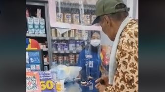 Viral Kakek Tukang Sol Beli Popok untuk Istri yang Sakit, Kisahnya Bikin Warganet Menangis