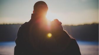 Bak Film, Pasangan Ini Bertemu di Kapal Pesiar saat Masih Remaja, Kisah Cintanya Langgeng hingga Kini
