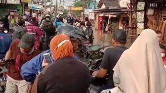 Akses Jalan Terputus di Tambun Utara Akibat Luapan Kali Bekasi