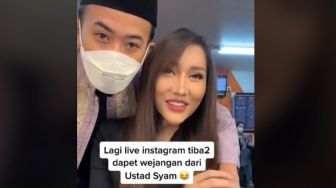 Dipeluk Ustaz Syam, Lucinta Luna Ternyata Takut Diruqyah