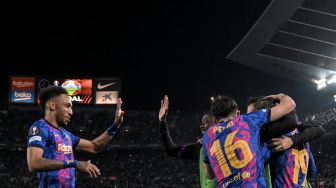 Hasil Bola Tadi Malam: Barcelona Imbangi Napoli, Leicester City Lumat Randers FC