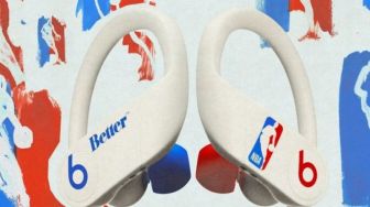 Apple Luncurkan Edisi Khusus Earbud Powerbeats Pro NBA75 Ivory di Ulang Tahun NBA