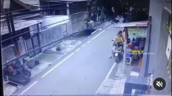 Viral! Pasangan Muda-Mudi Gasak HP Pedagang Es Pinggir Jalan di Kemayoran