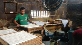 Perajin Tahu Tempe di Bandar Lampung Terjepit Kelangkaan Minyak Goreng dan Naiknya Harga Kedelai