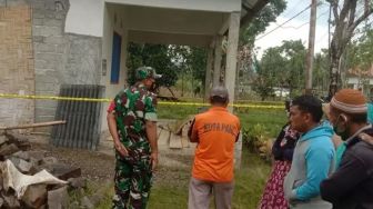 Warga Dengar Teriakan Minta Tolong, Saat Nyalakan Lampu Lihat 3 Orang Tergeletak Bersimbah Darah