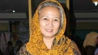 Kerap Tampil Pakai Hijab, Yati Surachman Dipukul Ibu-ibu Saat Main ke Mall Hanya Pakai Celana Pendek dan Sandal Jepit