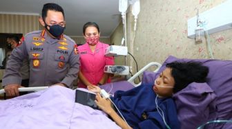 Jenguk Penderita Tumor Kaki Sinta Aulia yang Viral, Ini Kata Kapolri Jenderal Pol Listyo Sigit Prabowo