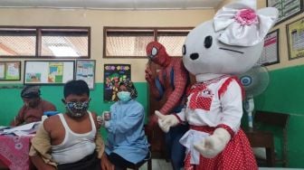 Ciptakan Suasana Menyenangkan, 900 Lebih Anak-anak di Sleman Divaksin Bersama Spider-Man dan Hello Kitty