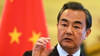 Menlu China Tuduh AS Coba Kekang Negaranya Meski Terus Upayakan Dialog