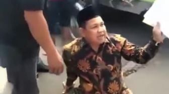 Viral, Anggota DPRD Bogor Hadang Truk Tambang Sambil Duduk di Tengah Jalan, Netizen Beri Komentar Mengejutkan